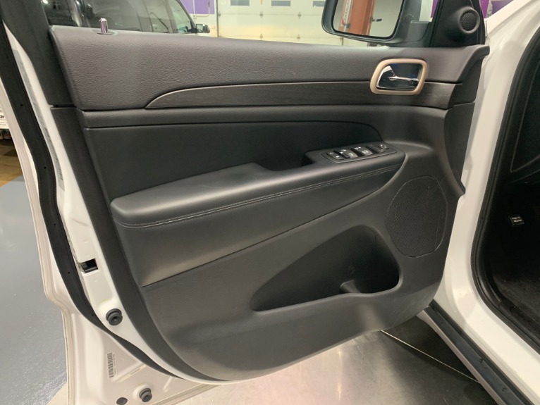 Used-2016-Jeep-Grand-Cherokee-Laredo