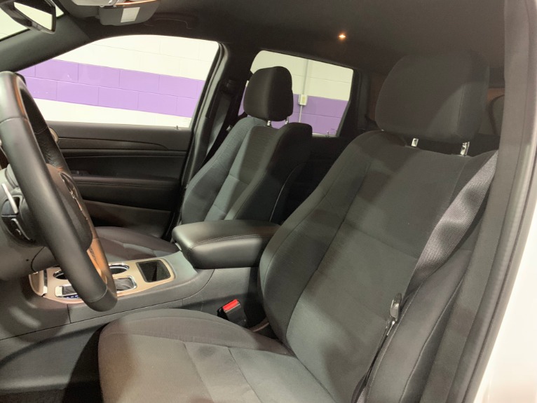 Used-2016-Jeep-Grand-Cherokee-Laredo