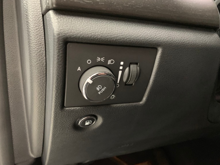 Used-2016-Jeep-Grand-Cherokee-Laredo