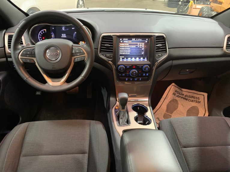 Used-2016-Jeep-Grand-Cherokee-Laredo