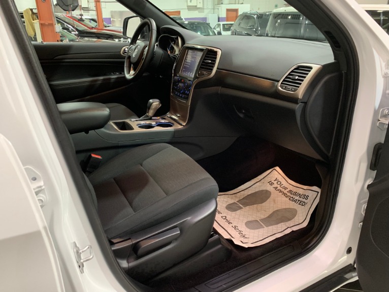 Used-2016-Jeep-Grand-Cherokee-Laredo