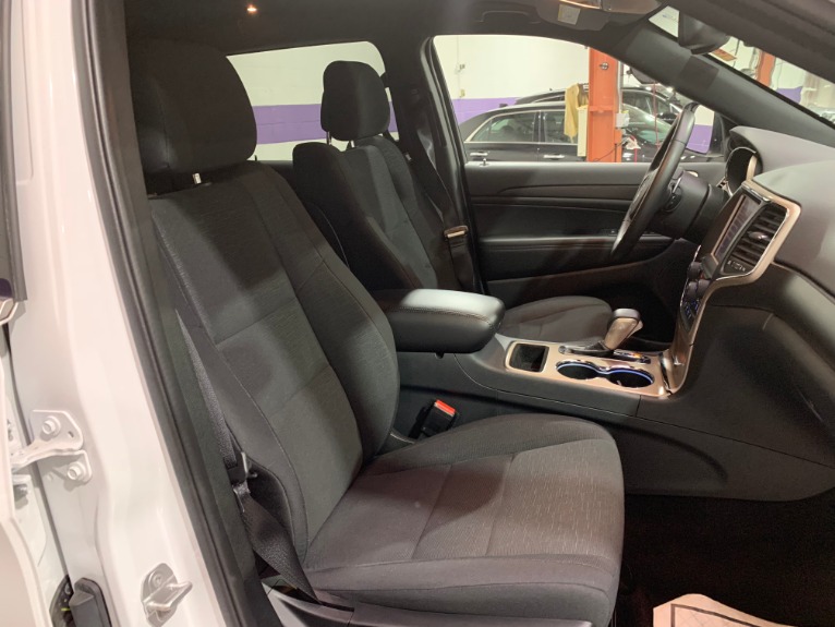 Used-2016-Jeep-Grand-Cherokee-Laredo