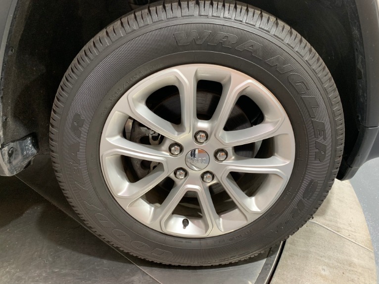 Used-2016-Jeep-Grand-Cherokee-Laredo