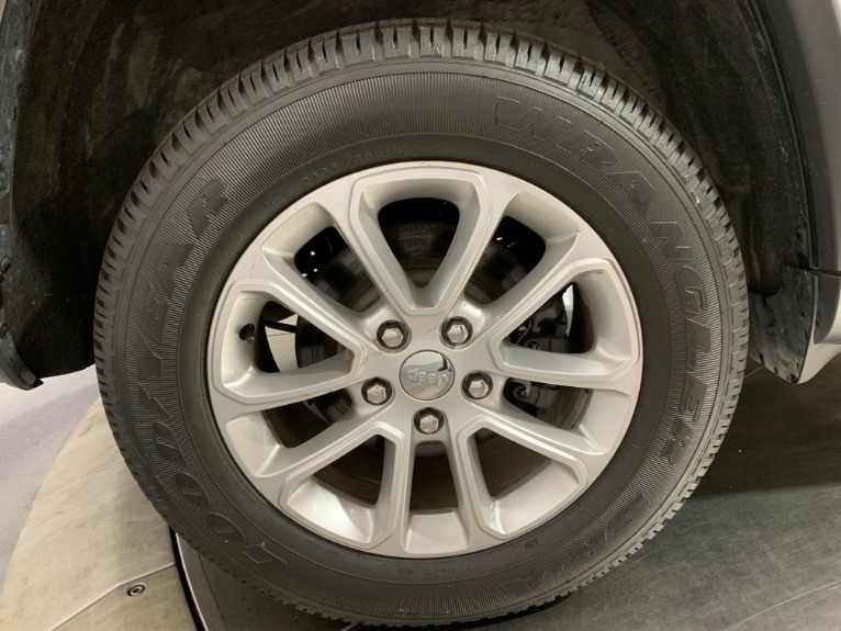 Used-2016-Jeep-Grand-Cherokee-Laredo