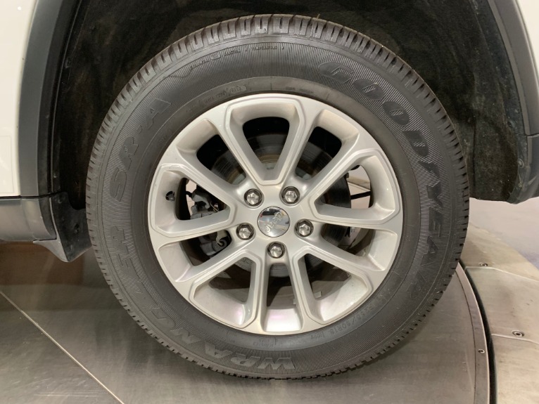 Used-2016-Jeep-Grand-Cherokee-Laredo