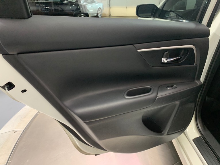 Used-2016-Nissan-Altima-25-SR