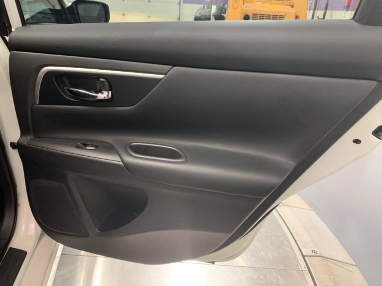 Used-2016-Nissan-Altima-25-SR