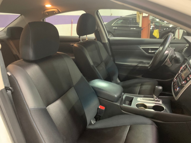 Used-2016-Nissan-Altima-25-SR