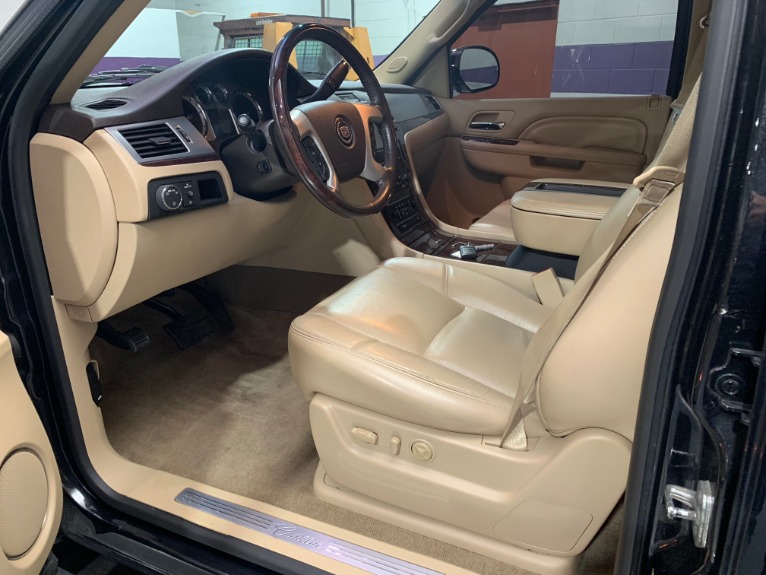 Used-2013-Cadillac-Escalade-Premium