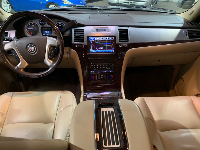 Used-2013-Cadillac-Escalade-Premium