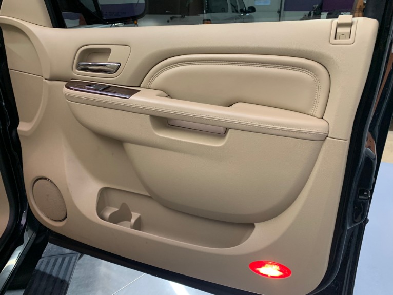 Used-2013-Cadillac-Escalade-Premium