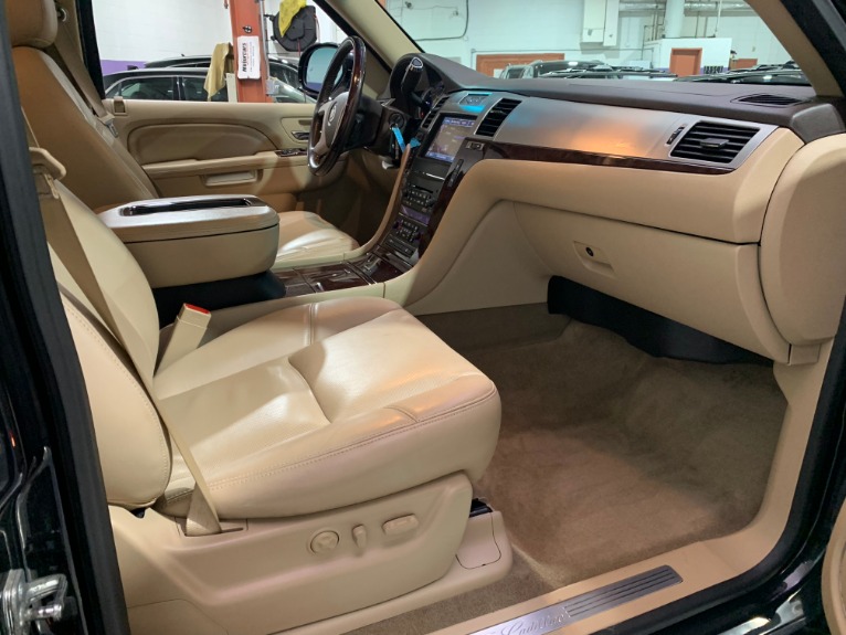 Used-2013-Cadillac-Escalade-Premium