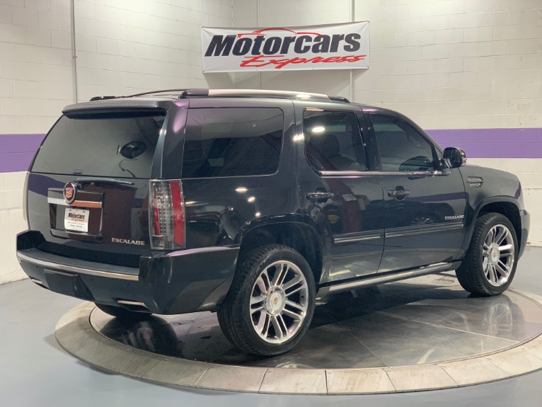 Used-2013-Cadillac-Escalade-Premium