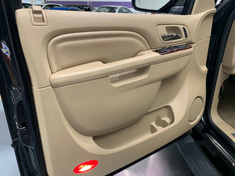 Used-2013-Cadillac-Escalade-Premium