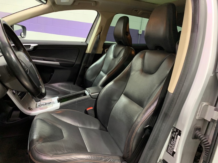 Used-2010-Volvo-XC60-32