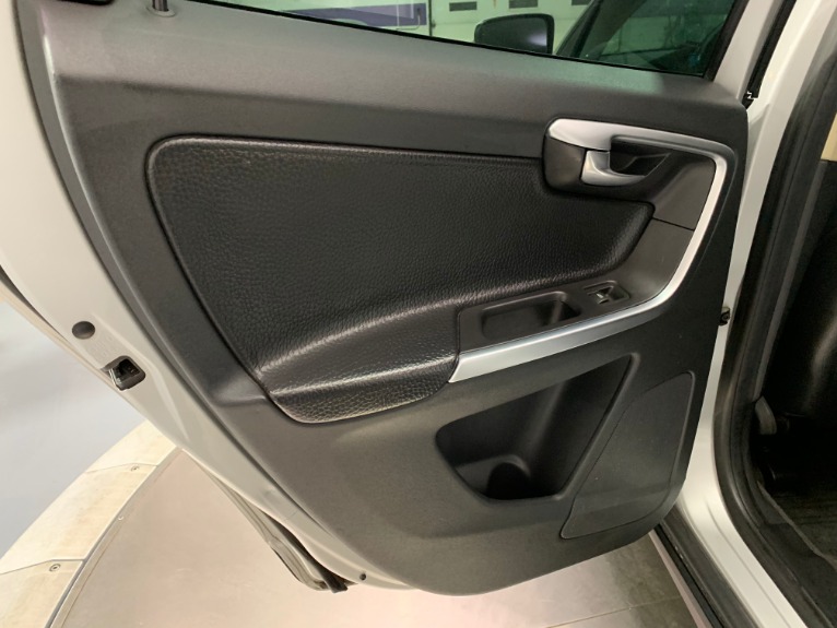 Used-2010-Volvo-XC60-32