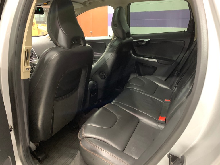 Used-2010-Volvo-XC60-32