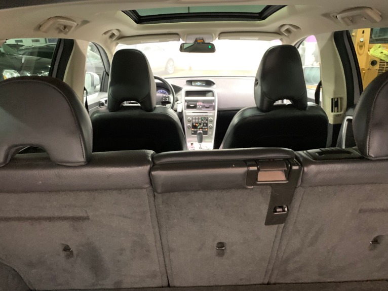 Used-2010-Volvo-XC60-32