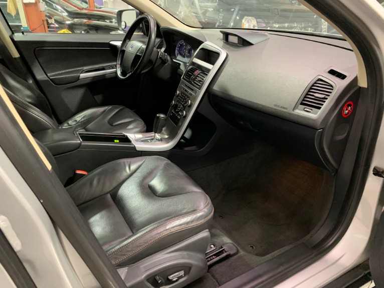 Used-2010-Volvo-XC60-32