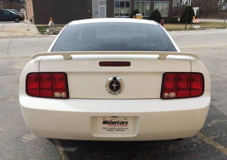 Used-2005-Ford-Mustang-V6-Deluxe-2dr-Fastback