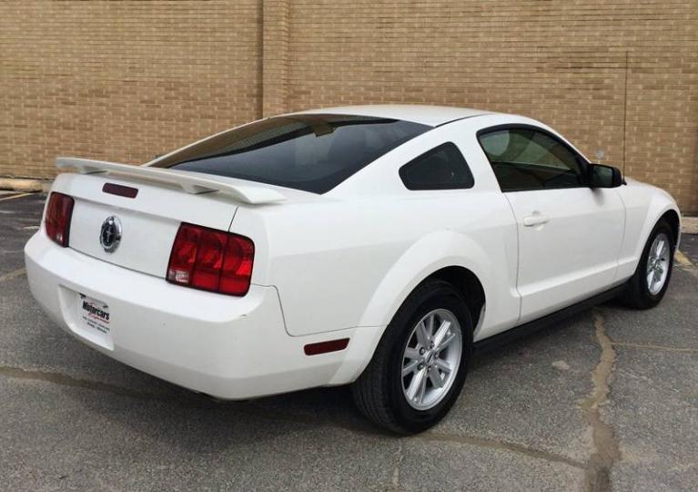 Used-2005-Ford-Mustang-V6-Deluxe-2dr-Fastback