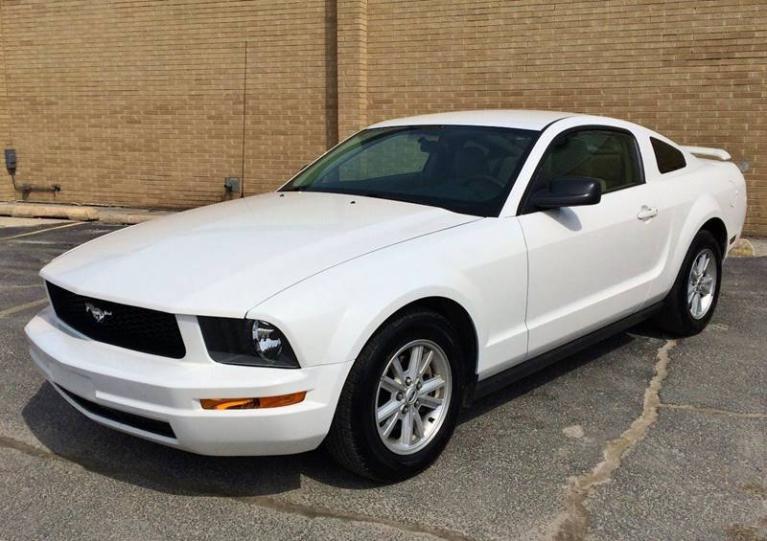 Used-2005-Ford-Mustang-V6-Deluxe-2dr-Fastback
