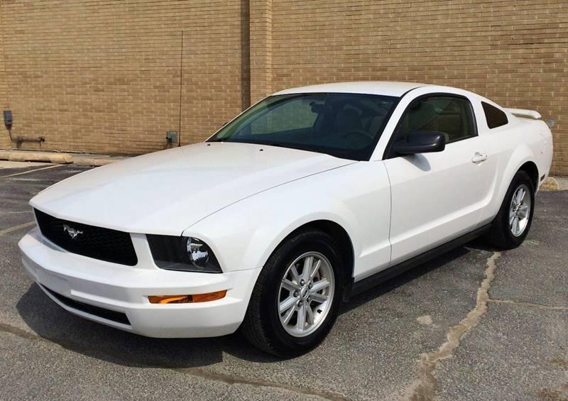 Ford Mustang 2005 Р±РµР»С‹Р№