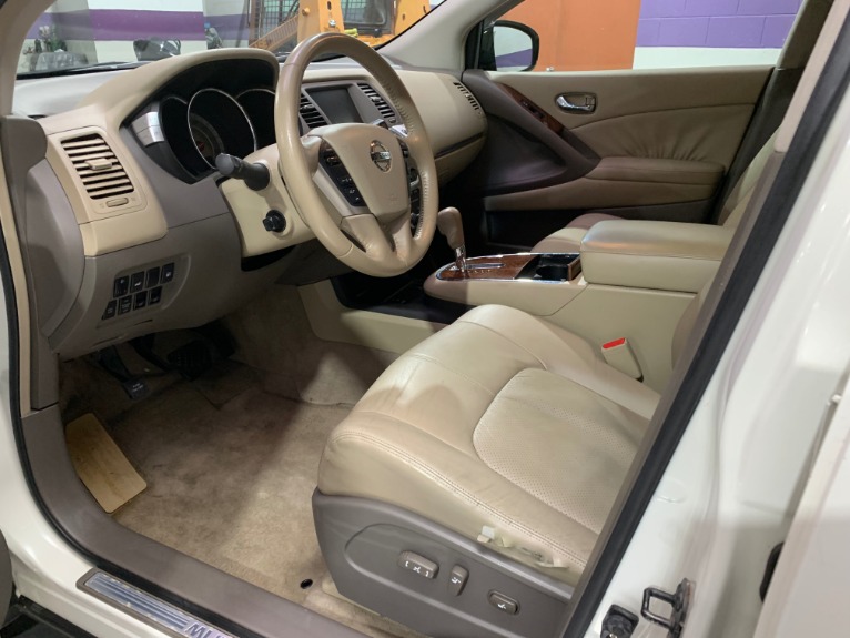 Used-2009-Nissan-Murano-LE
