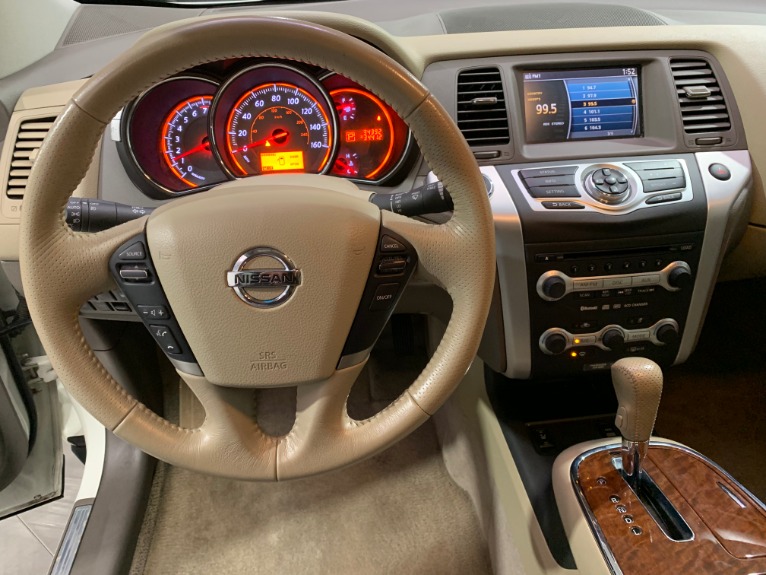 Used-2009-Nissan-Murano-LE
