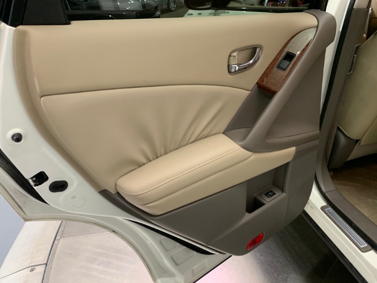 Used-2009-Nissan-Murano-LE