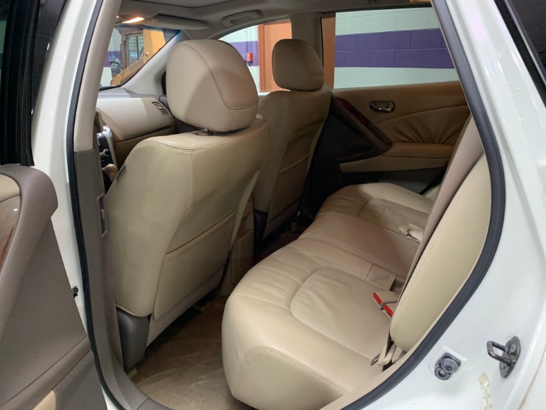 Used-2009-Nissan-Murano-LE