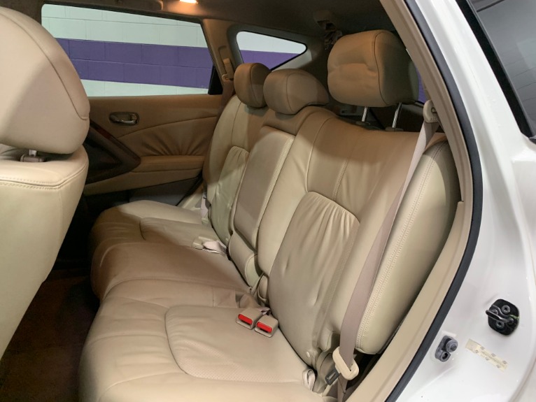 Used-2009-Nissan-Murano-LE