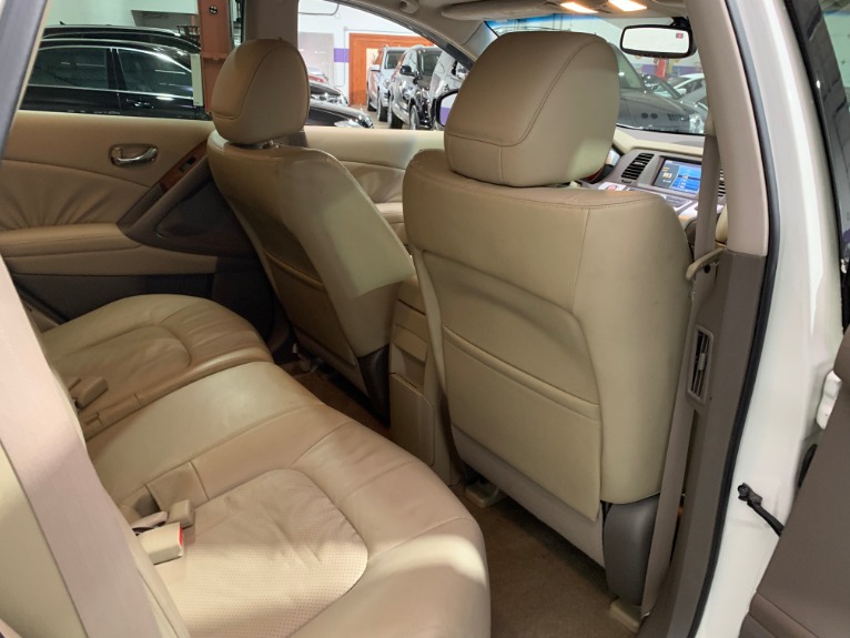 Used-2009-Nissan-Murano-LE