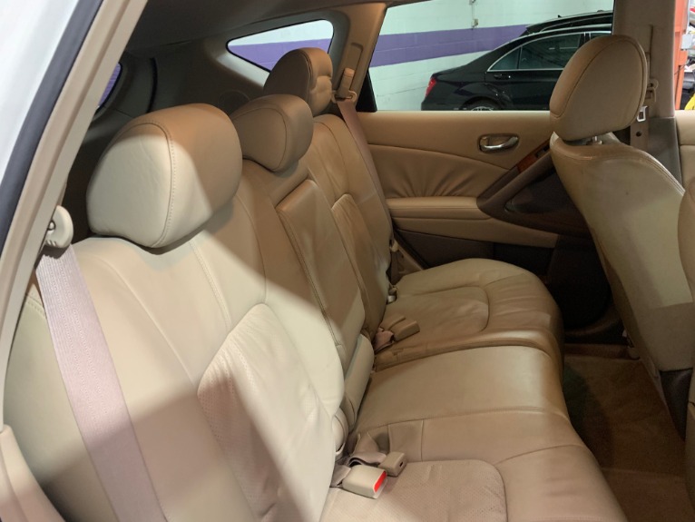 Used-2009-Nissan-Murano-LE