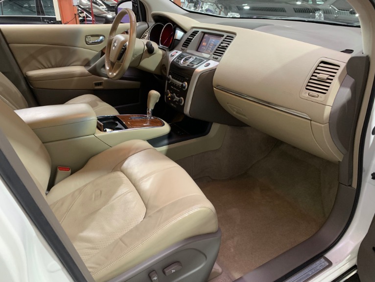 Used-2009-Nissan-Murano-LE
