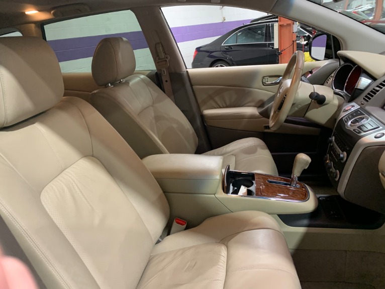 Used-2009-Nissan-Murano-LE