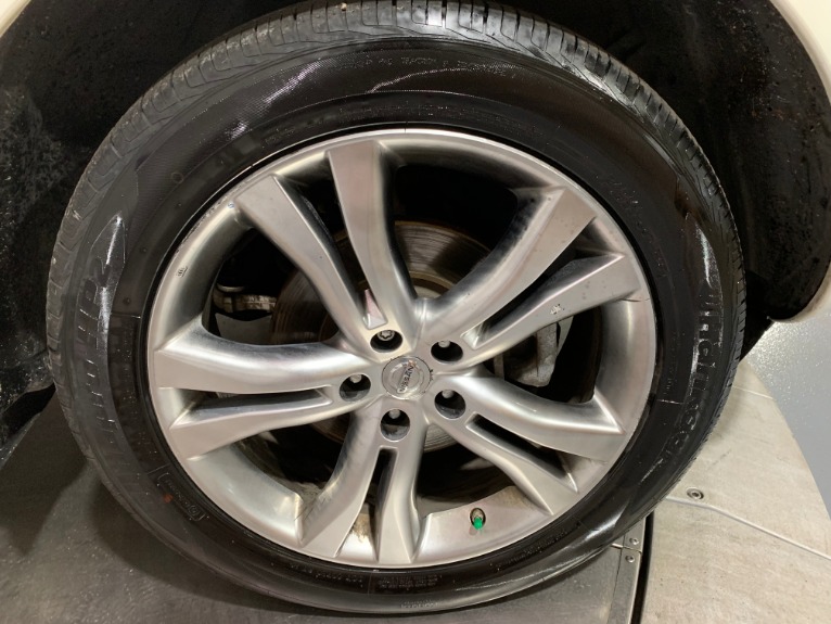 Used-2009-Nissan-Murano-LE