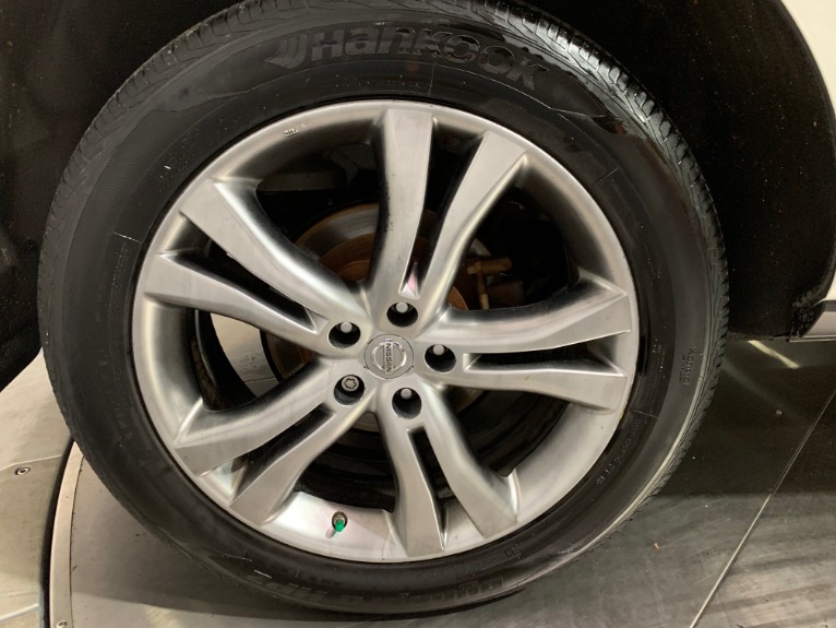 Used-2009-Nissan-Murano-LE