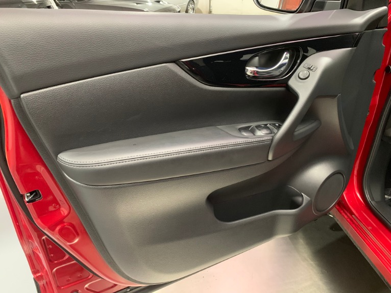 Used-2017-Nissan-Rogue-Sport-SV