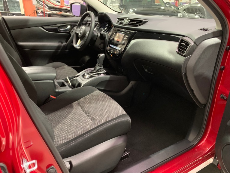 Used-2017-Nissan-Rogue-Sport-SV