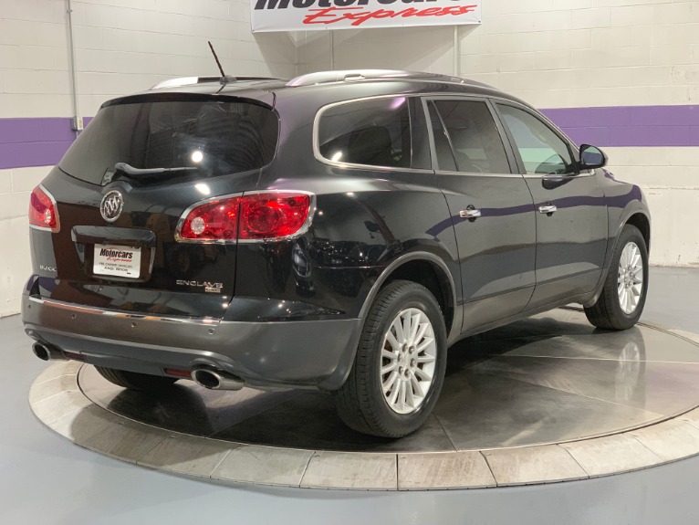 Used-2011-Buick-Enclave-CXL-1