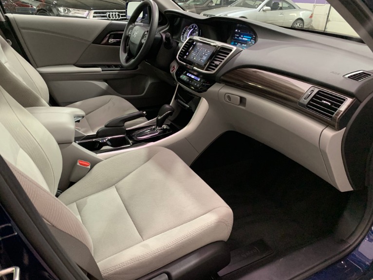 Used-2017-Honda-Accord-EX