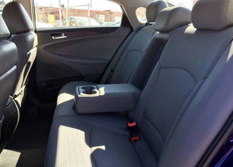 Used-2011-Hyundai-Sonata-SE-4dr-Sedan-6A