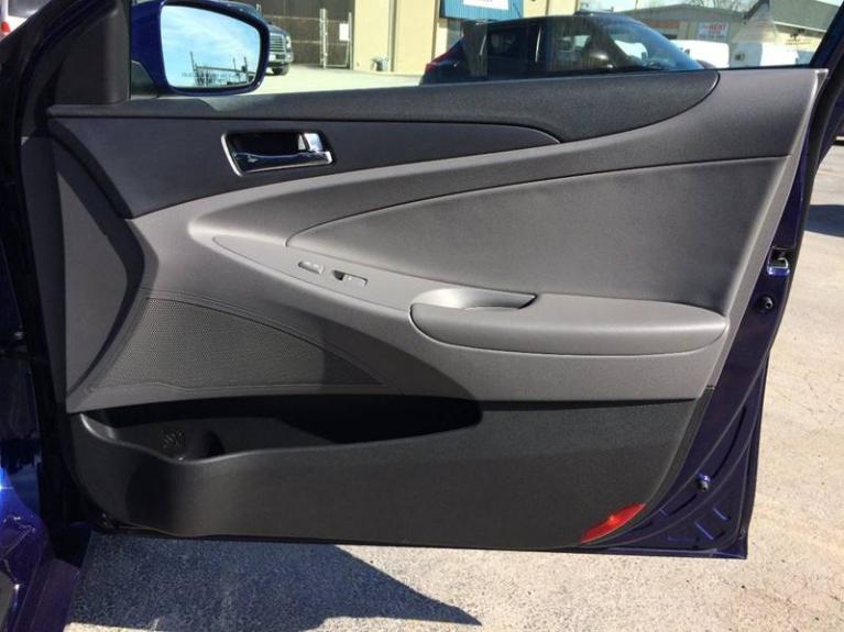 Used-2011-Hyundai-Sonata-SE-4dr-Sedan-6A