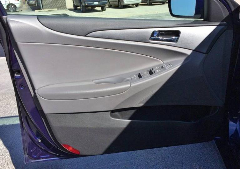 Used-2011-Hyundai-Sonata-SE-4dr-Sedan-6A
