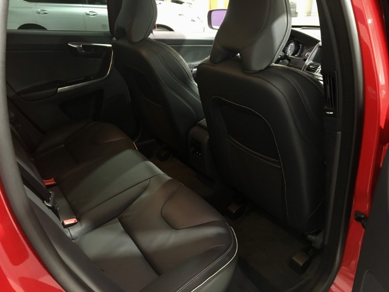 Used-2017-Volvo-XC60-T6-R-Design-AWD-4dr-SUV