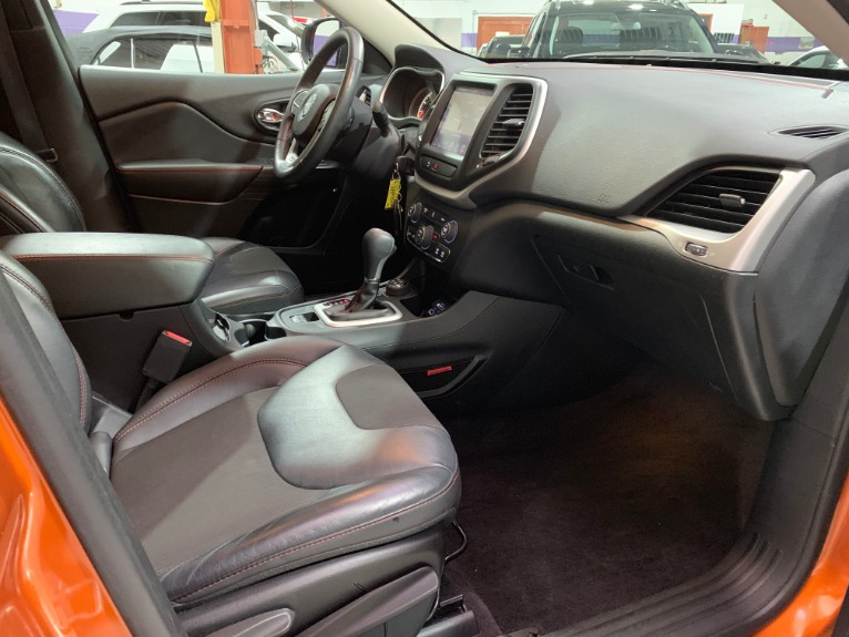 Used-2016-Jeep-Cherokee-Trailhawk