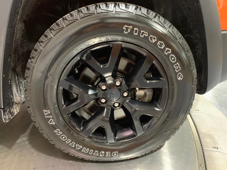 Used-2016-Jeep-Cherokee-Trailhawk
