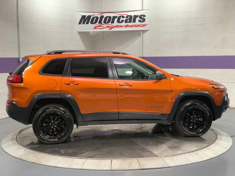 Used-2016-Jeep-Cherokee-Trailhawk