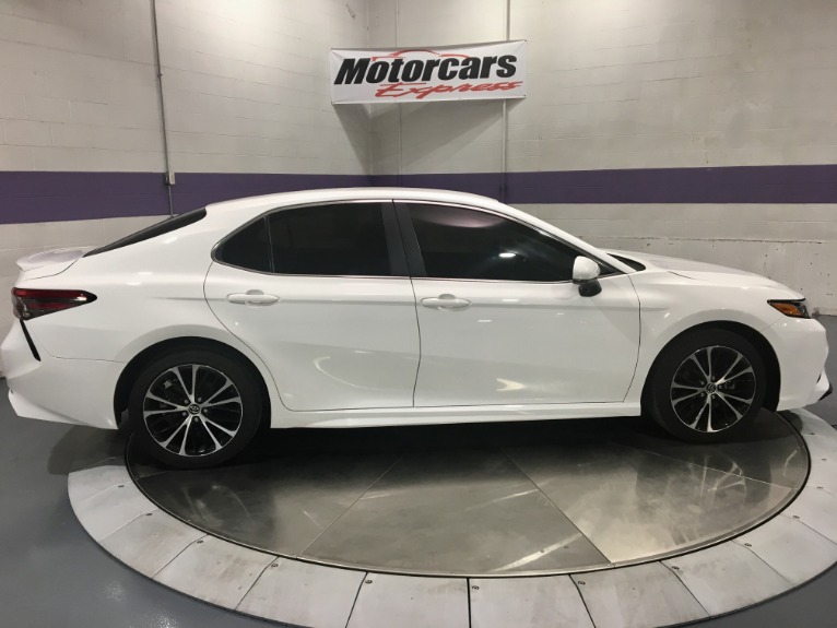 Used-2018-Toyota-Camry-SE-4dr-Sedan